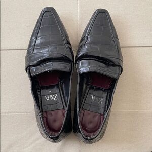 Zara Glossy Black Textured Womrn’s Slip-Ons